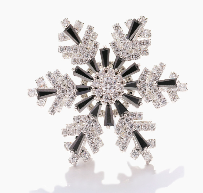A Charming Rotatable Snowflake Ring that Twirls for Girls - Image 2