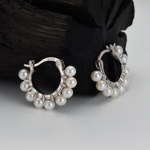 Chic Sterling Silver Inlaid Shell Pearls Ear Clip Earrings for Women - Stylish Geometric Fashion
