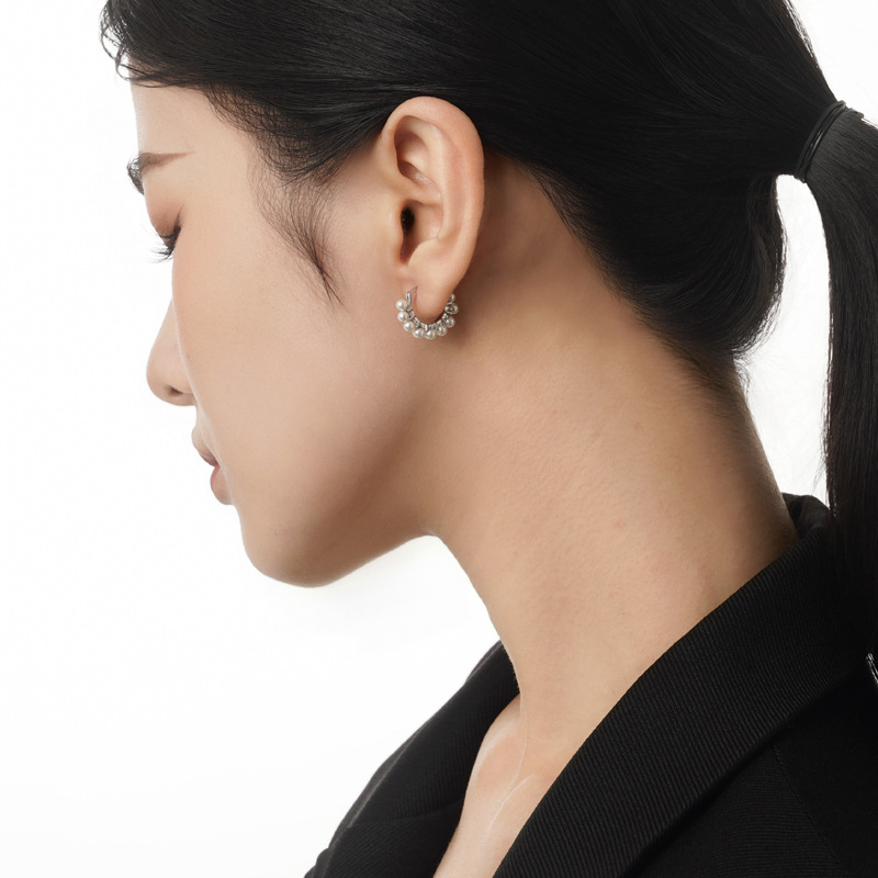 Chic Sterling Silver Inlaid Shell Pearls Ear Clip Earrings for Women - Stylish Geometric Fashion - Image 2