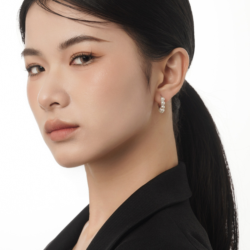 Chic Sterling Silver Inlaid Shell Pearls Ear Clip Earrings for Women - Stylish Geometric Fashion - Image 3