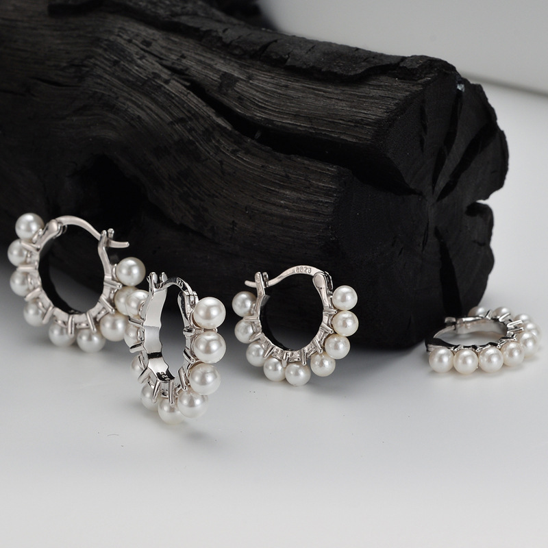 Chic Sterling Silver Inlaid Shell Pearls Ear Clip Earrings for Women - Stylish Geometric Fashion - Image 4