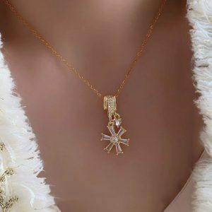 Elegant Snowflake Fashion Necklace - Diamond Simple Ornament for Style