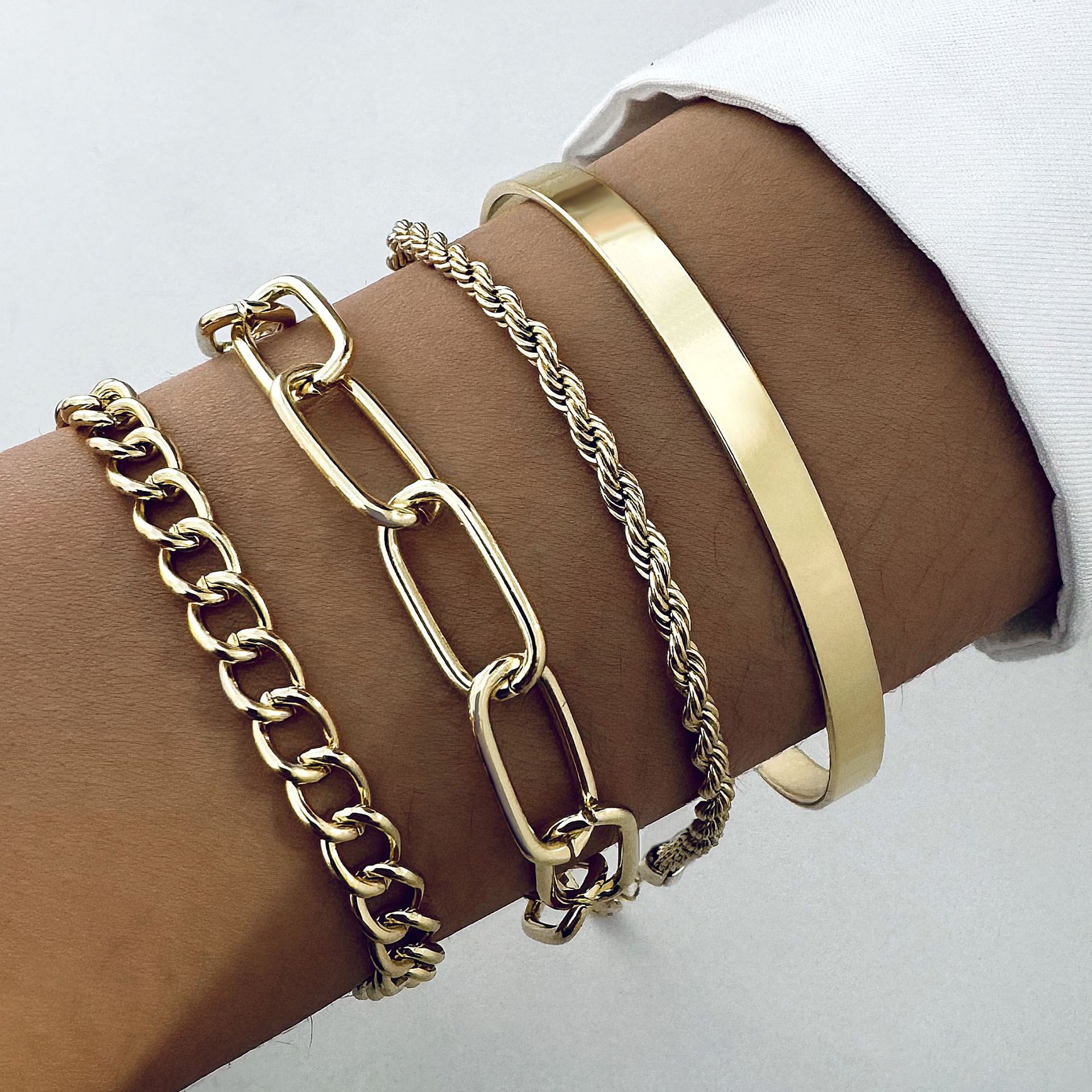 Stylish Exaggerated & Minimalist Gold Thick Chain Bracelet Set of 4 Pieces - Image 2
