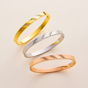 Titanium Steel Bracelet for Women with Round Diamond - Unique Design