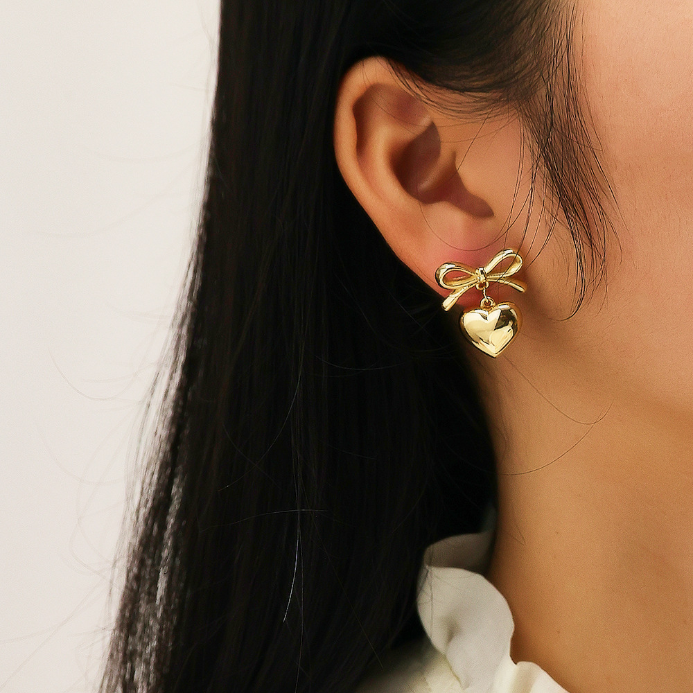 Stylish Stainless Steel Exaggerated Geometry Heart Stud Earrings - Image 6