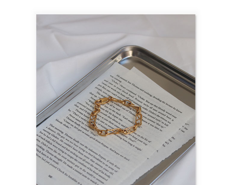 Stylish Women's Thick Chain Bracelet - A Bold Accessory for Every Occasion - Image 5