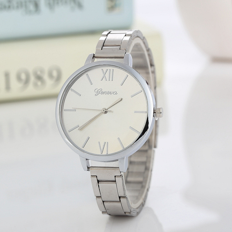 Elegant Round Dial Women's Quartz Watch for Timeless Style and Precision