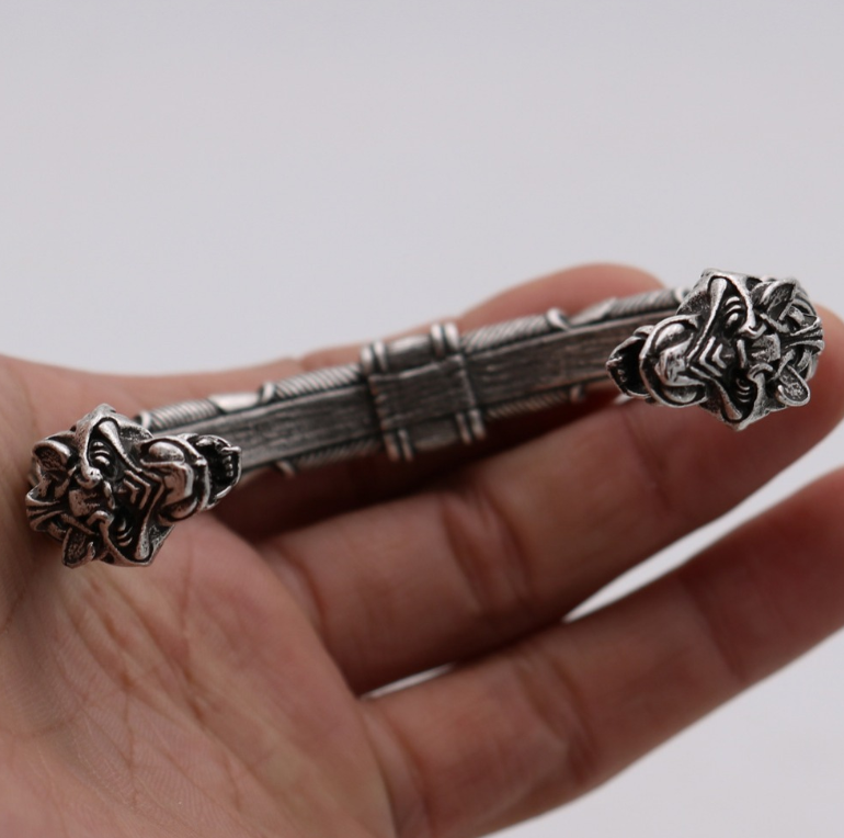 Wolf Head Bracelet - Fierce Jewelry for Bold Style and Unique Expression - Image 3