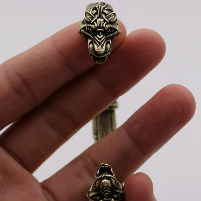 Wolf Head Bracelet - Fierce Jewelry for Bold Style and Unique Expression - Image 4