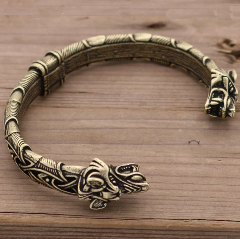 Wolf Head Bracelet - Fierce Jewelry for Bold Style and Unique Expression - Image 5