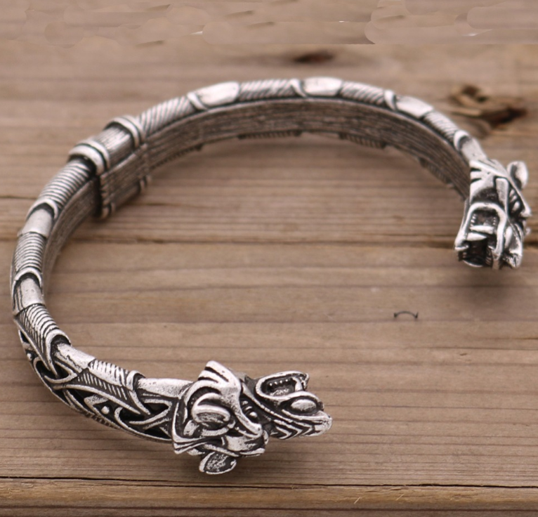 Wolf Head Bracelet - Fierce Jewelry for Bold Style and Unique Expression - Image 6