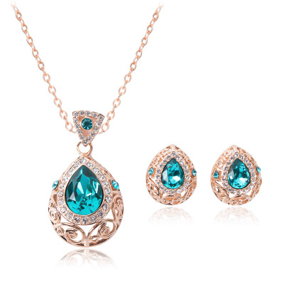 Elegant Hollow Pattern Jewelry Set for Timeless Style and Charm - Image 2