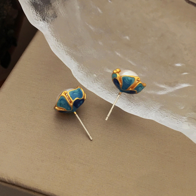 Vintage-Inspired Blue Background Dripping Stud Earrings for a Unique Style - Image 3