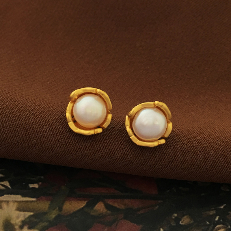 Vintage-Inspired Blue Background Dripping Stud Earrings for a Unique Style - Image 4