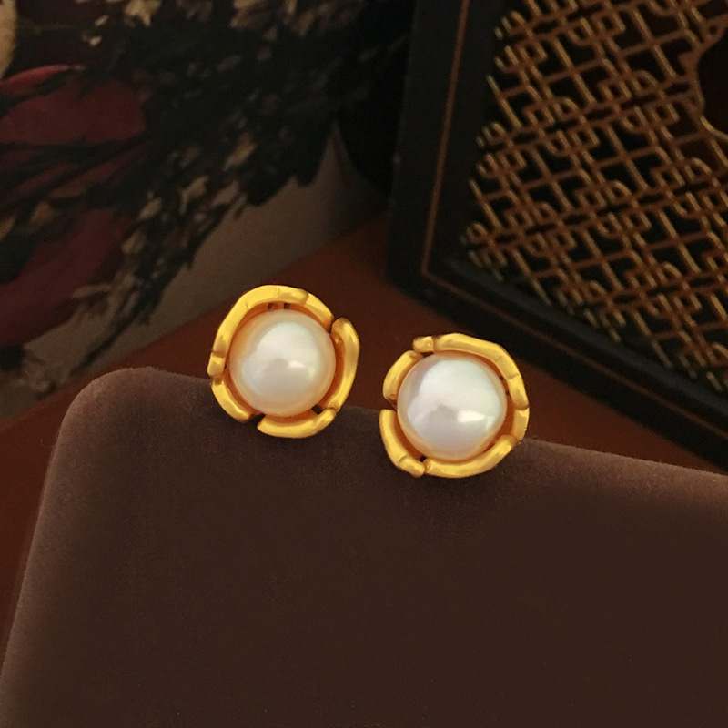 Vintage-Inspired Blue Background Dripping Stud Earrings for a Unique Style - Image 6