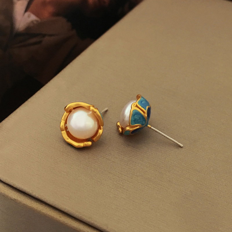 Vintage-Inspired Blue Background Dripping Stud Earrings for a Unique Style - Image 10