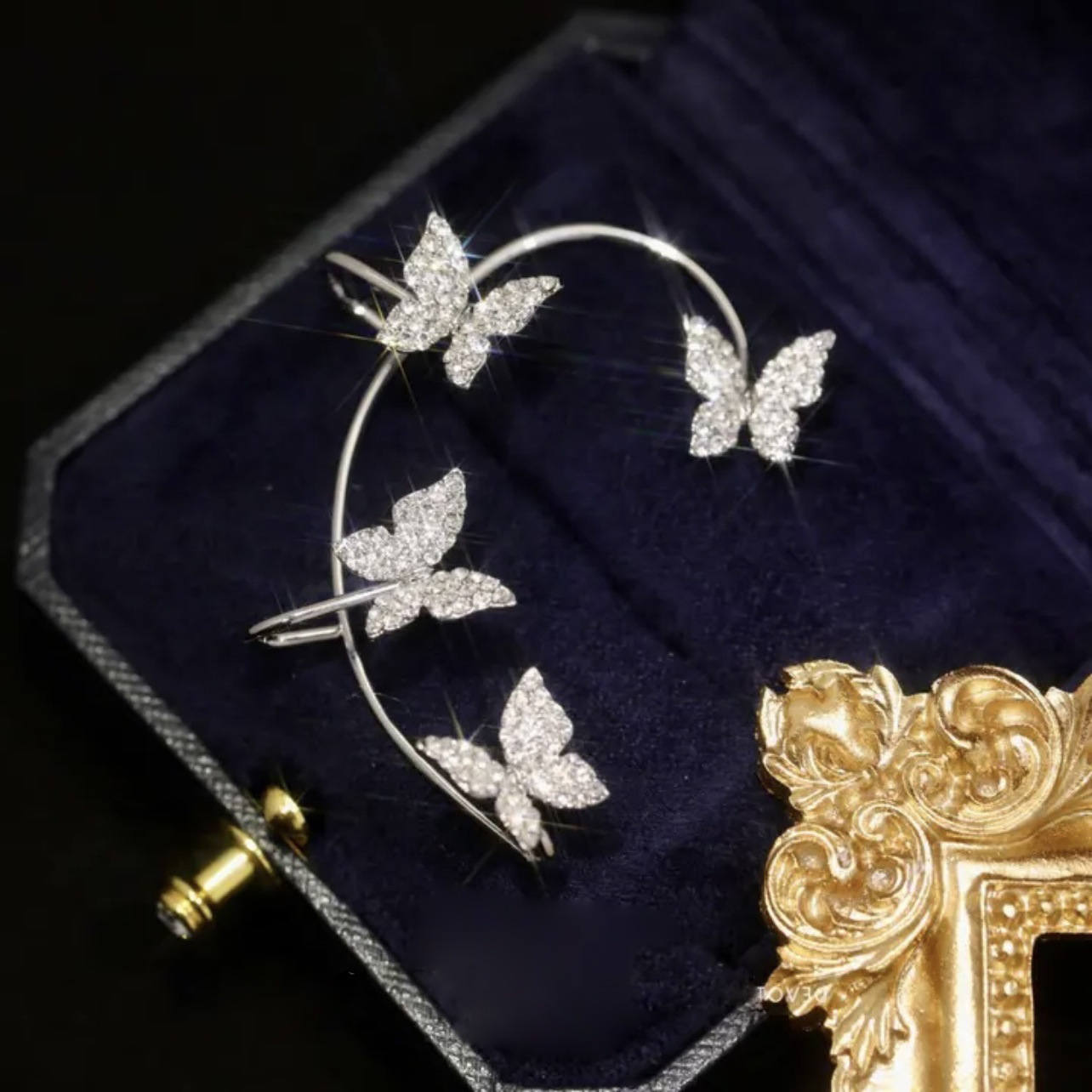 Vintage-Inspired Butterfly Earrings for Non-Pierced Ears - Retro Charm - Image 4