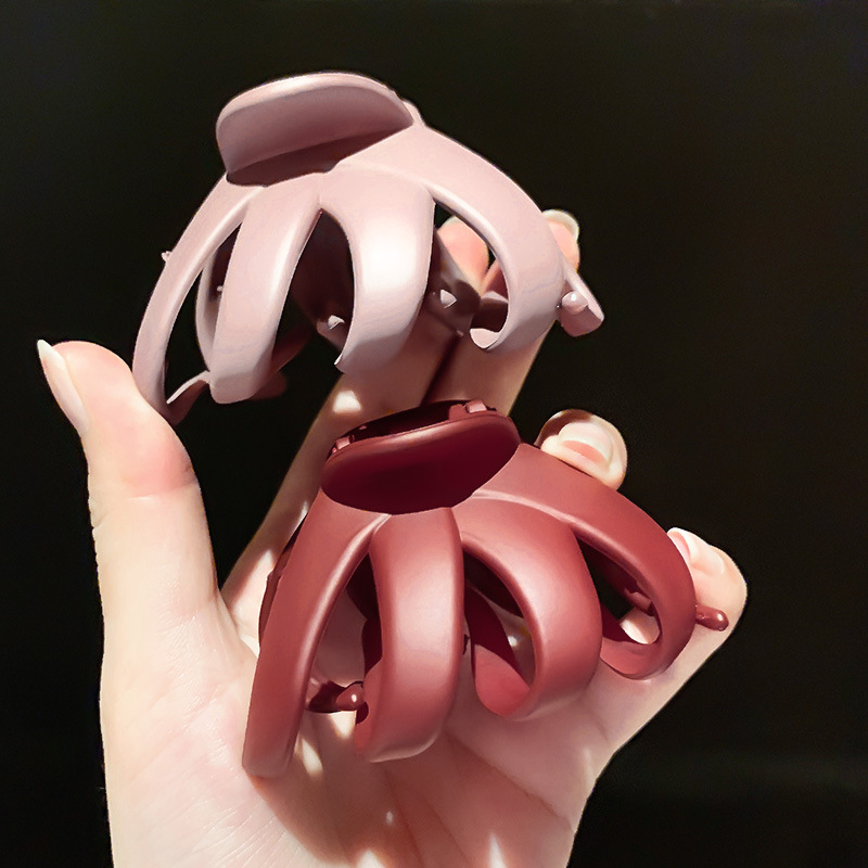 Stylish Female Hair Clip | Elegant Hair Accessory for Every Occasion - Image 3