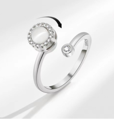 Stylish Women's Cat's Eye Moonstone Rotatable Ring - Fashion Accessory - Image 4