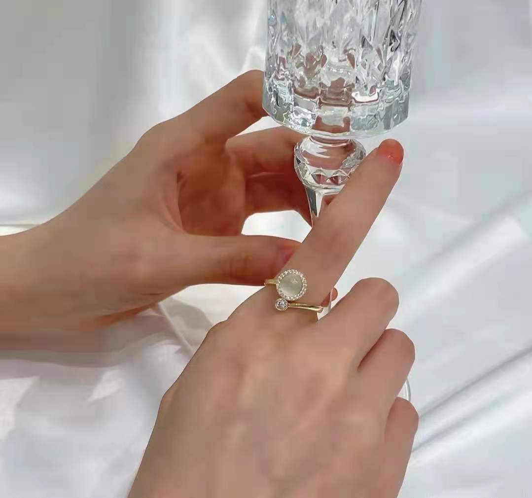 Stylish Women's Cat's Eye Moonstone Rotatable Ring - Fashion Accessory - Image 7