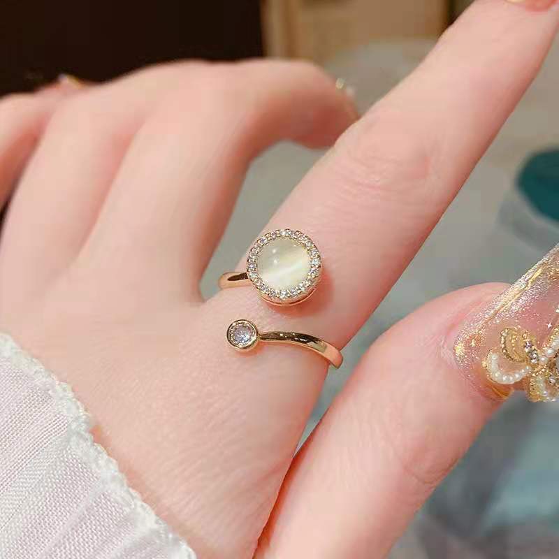 Stylish Women's Cat's Eye Moonstone Rotatable Ring - Fashion Accessory - Image 8