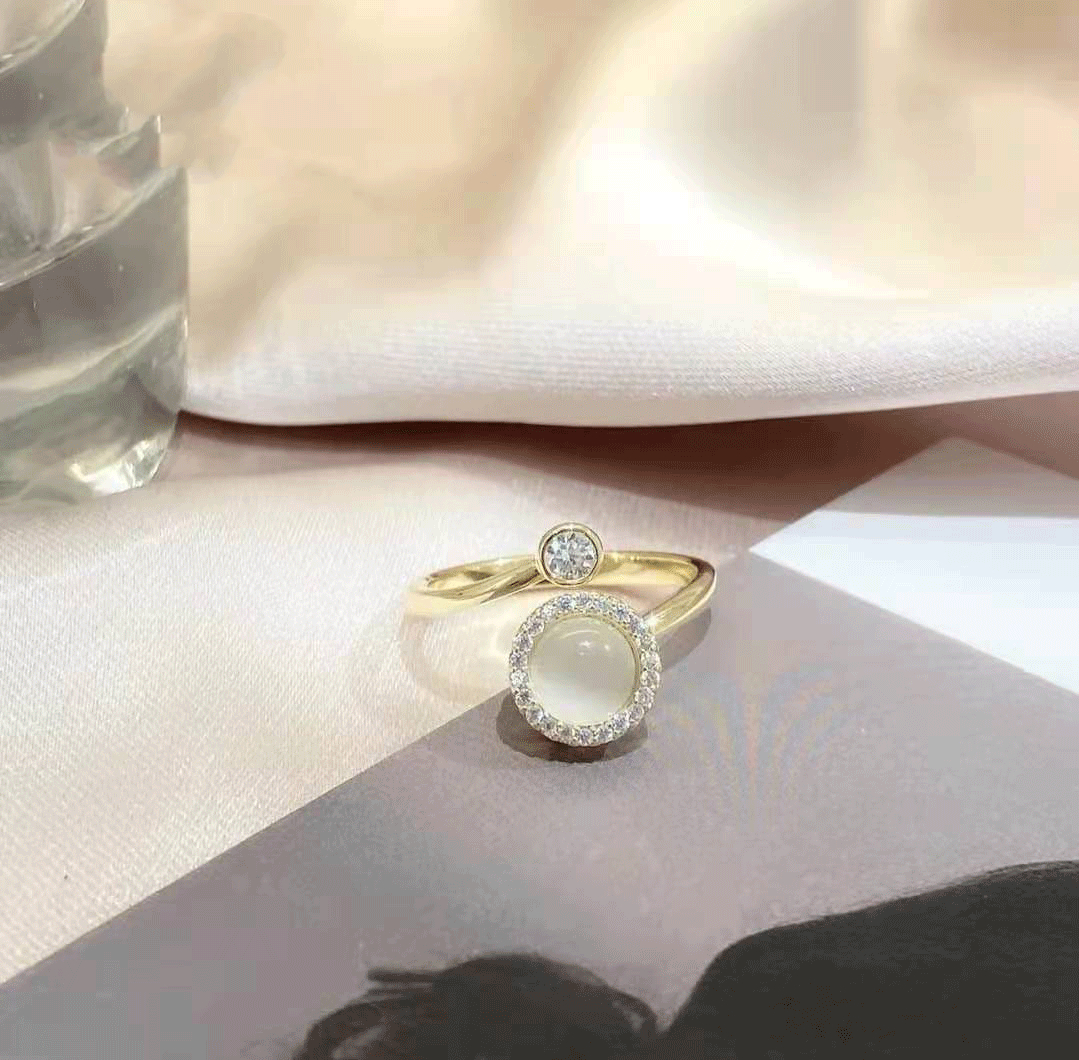 Stylish Women's Cat's Eye Moonstone Rotatable Ring - Fashion Accessory - Image 9