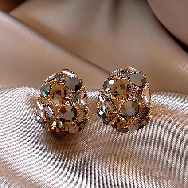 Elegant Light Luxury Black Crystal Earrings with Sparkling Rhinestones - Image 2