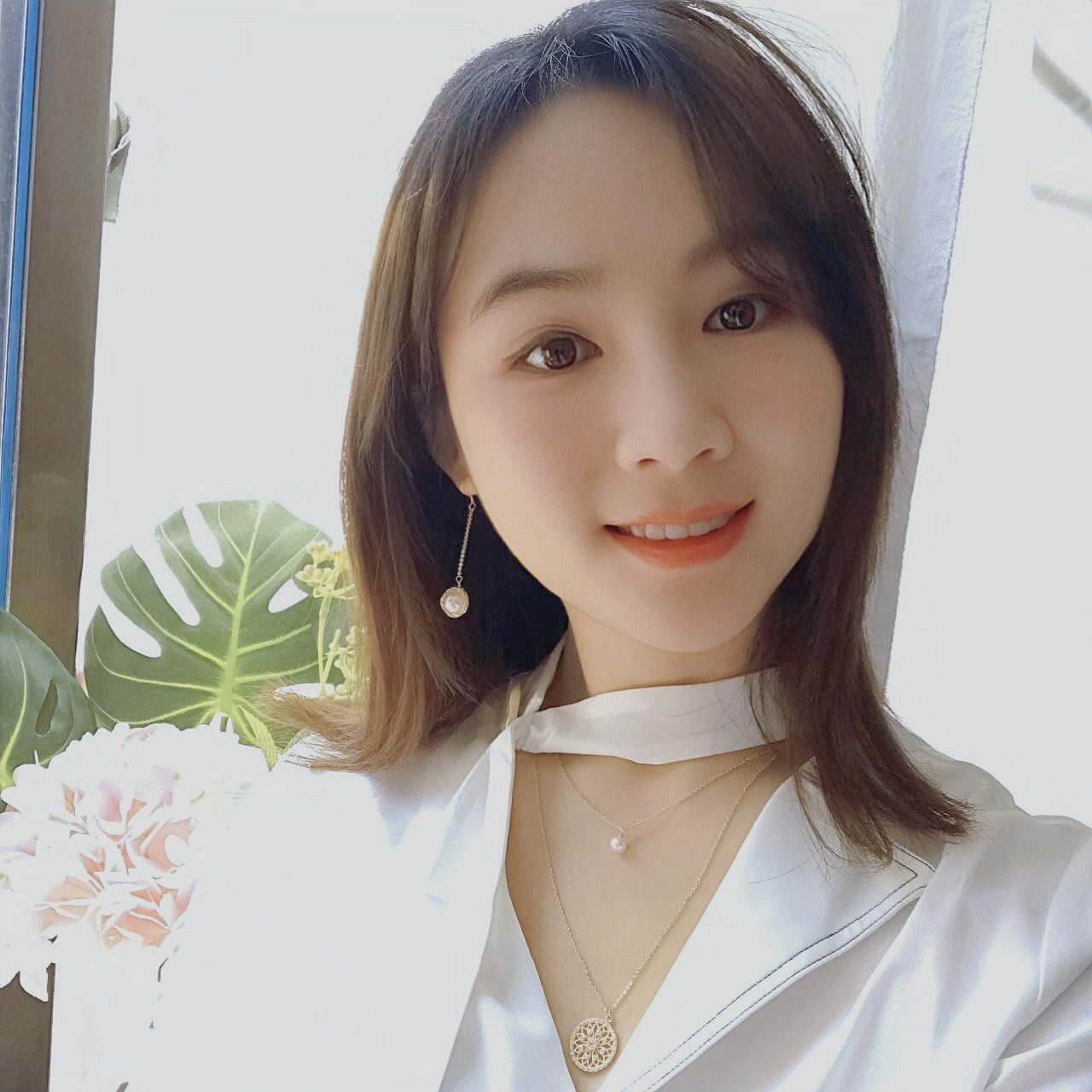 Elegant Women's Long Pearl Earrings for Timeless Style - Image 4