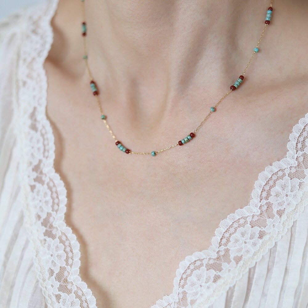 Turquoise Grain Glass Necklace with Red Contrast Color for Wine Lovers - Image 2