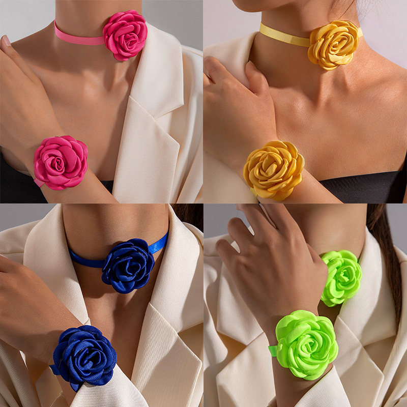 Elegant Three-Dimensional Fabric Flowers Necklace - Stunning Floral Design - Image 5