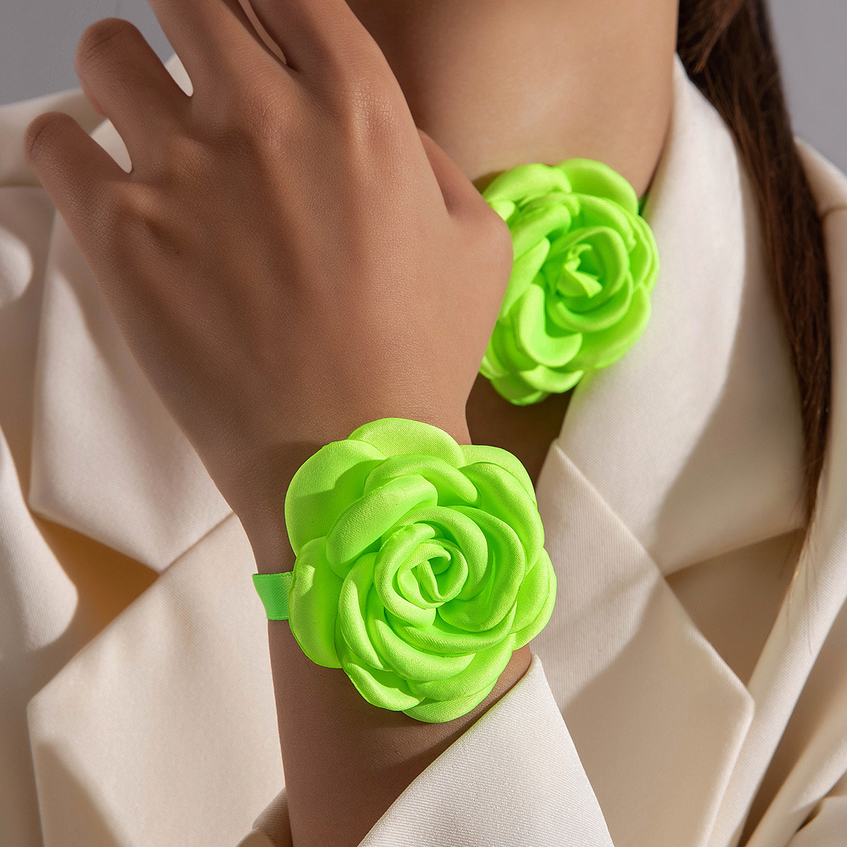 Elegant Three-Dimensional Fabric Flowers Necklace - Stunning Floral Design - Image 10