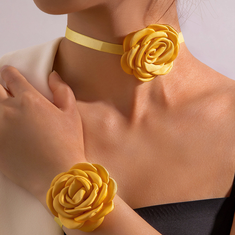 Elegant Three-Dimensional Fabric Flowers Necklace - Stunning Floral Design - Image 11