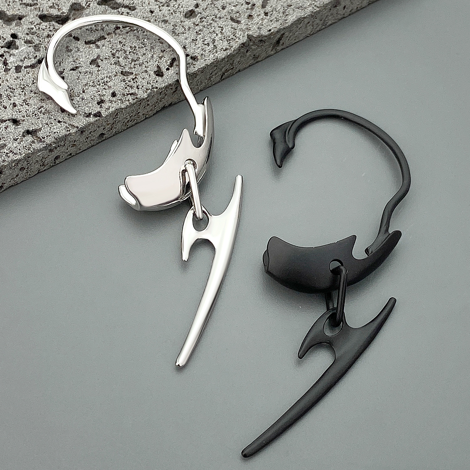 Stylish Non-Piercing Ear Clip for Men and Women - Metallic Ear Screen Accessory - Image 3