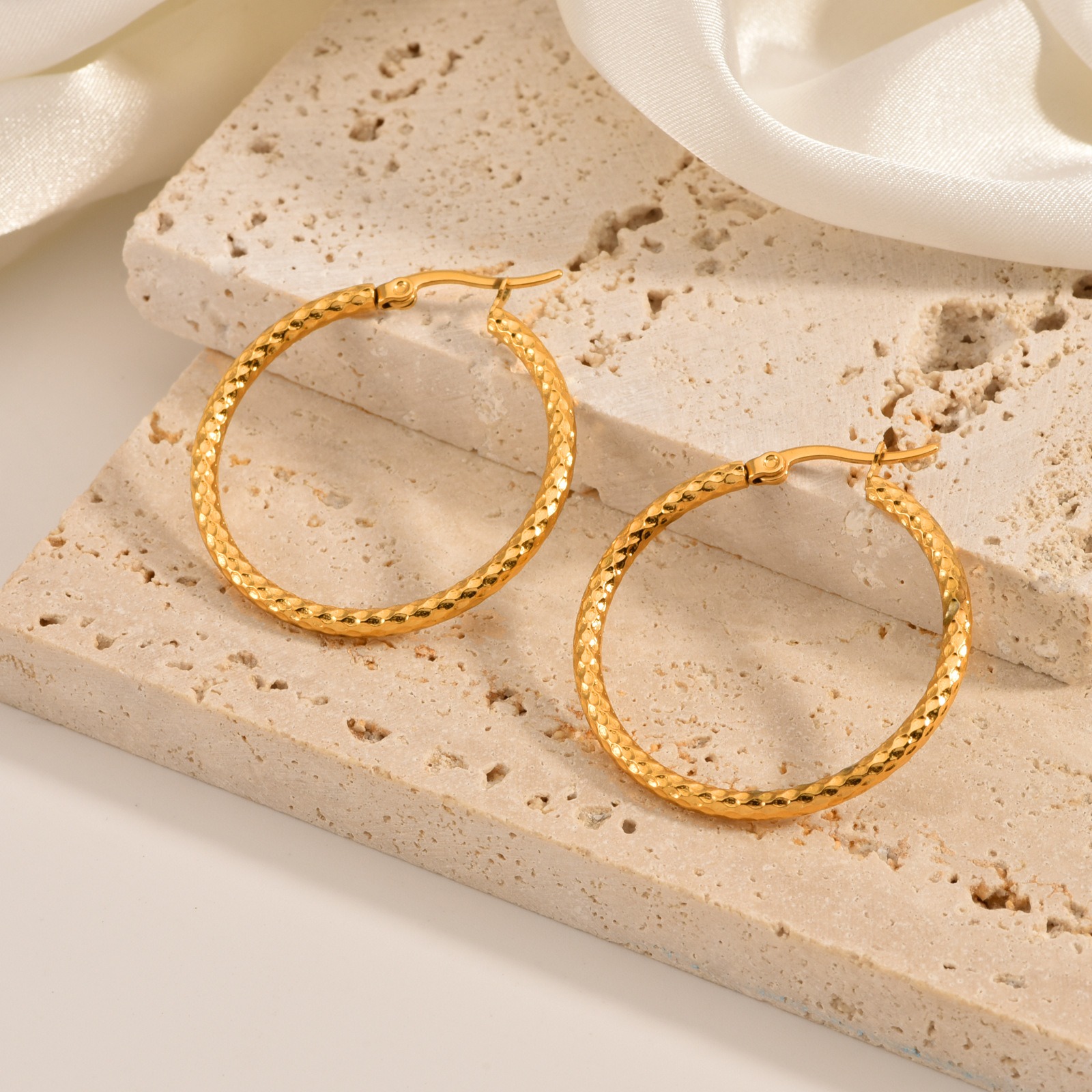 18K Gold-Plated Dense Embossed Round Ring Earrings - Elegant Style Upgrade