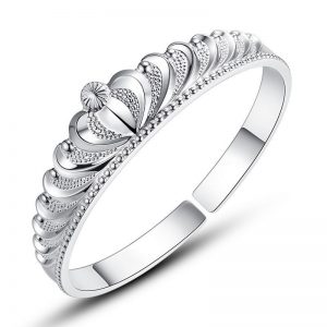 Crown Bracelet - Elegant and Stylish Bracelet for Every Occasion