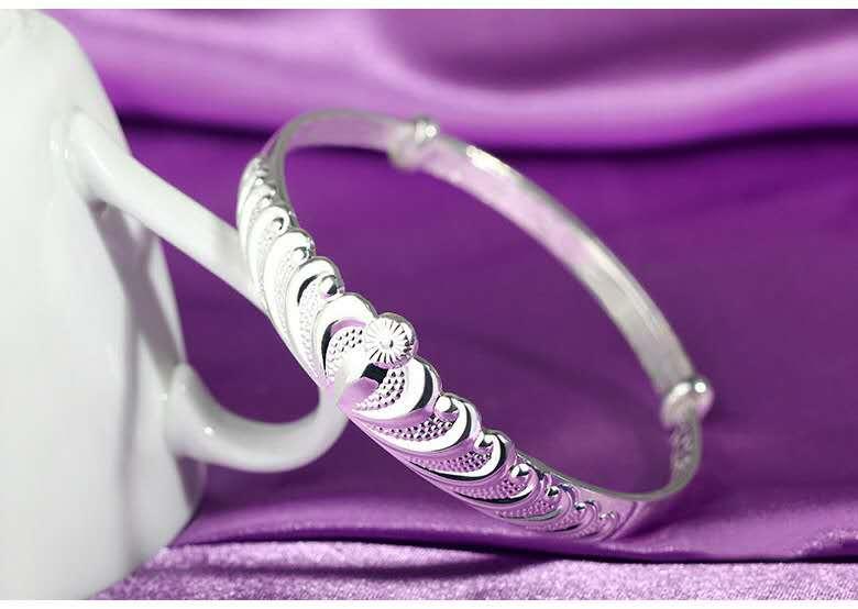 Crown Bracelet - Elegant and Stylish Bracelet for Every Occasion - Image 8