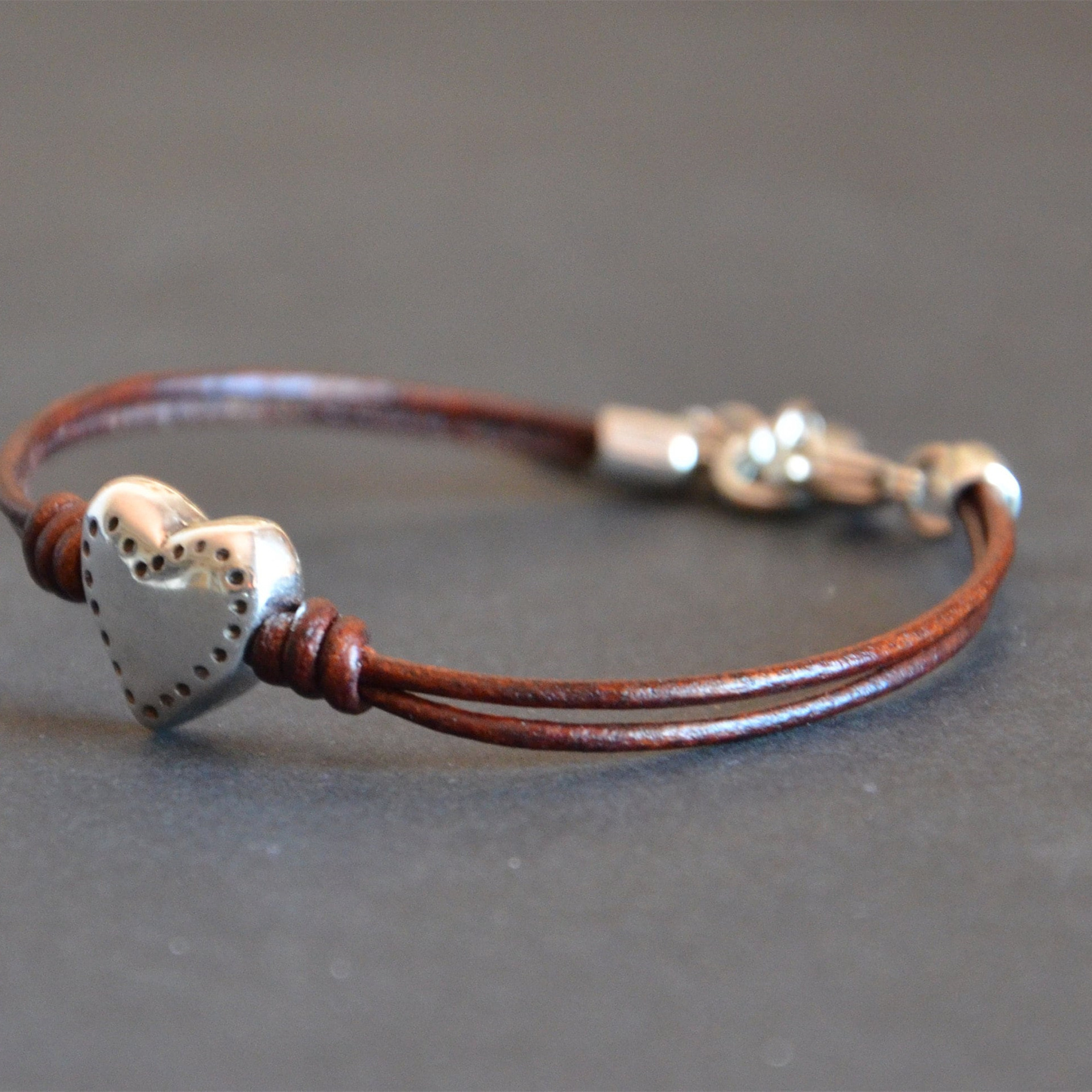 Bohemian Heart-shaped Multi-part Bracelet - Retro Minimalist Leather Rope Design - Image 2