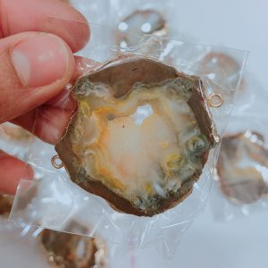 Elegant Natural Stone Pendant - Unique Jewelry for Every Occasion