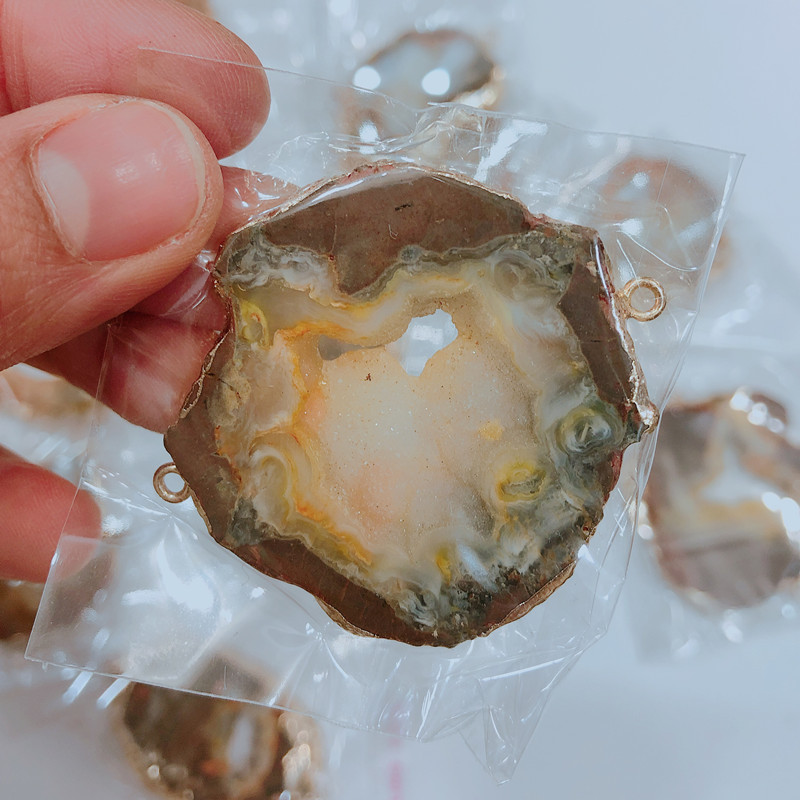 Elegant Natural Stone Pendant - Unique Jewelry for Every Occasion