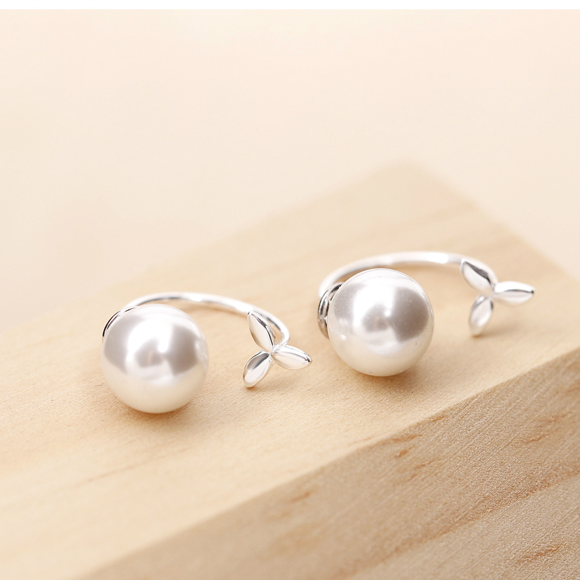 925 Sterling Silver Stylish Grass-Shape Earstuds for Trendy Elegance - Image 2
