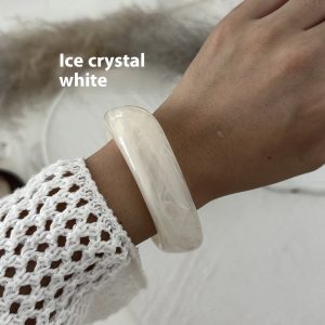 Stylish Exaggerated Acrylic Bracelet in Irregular Translucent Design – European and American Fashion Statement