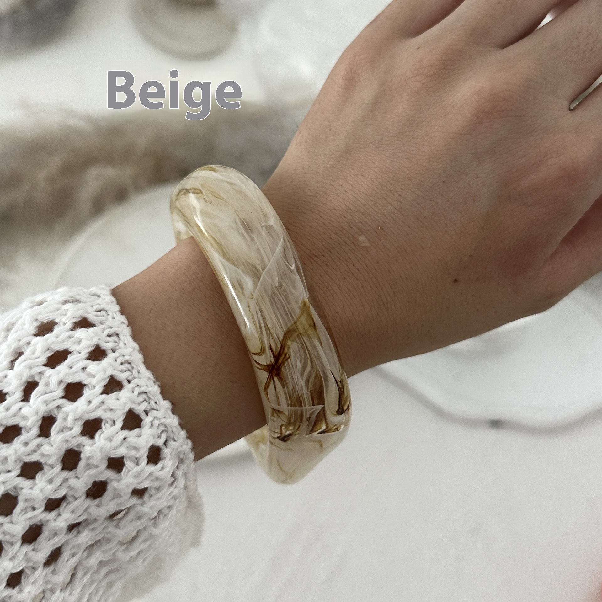 Stylish Exaggerated Acrylic Bracelet in Irregular Translucent Design – European and American Fashion Statement - Image 2