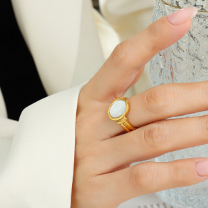 Elegant Belle Golden Seashell Ring - A Stunning Accessory for Every Occasion