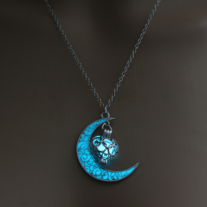 Radiant Silver Plated Pendant Necklaces with Elegant Chain Design - Image 7