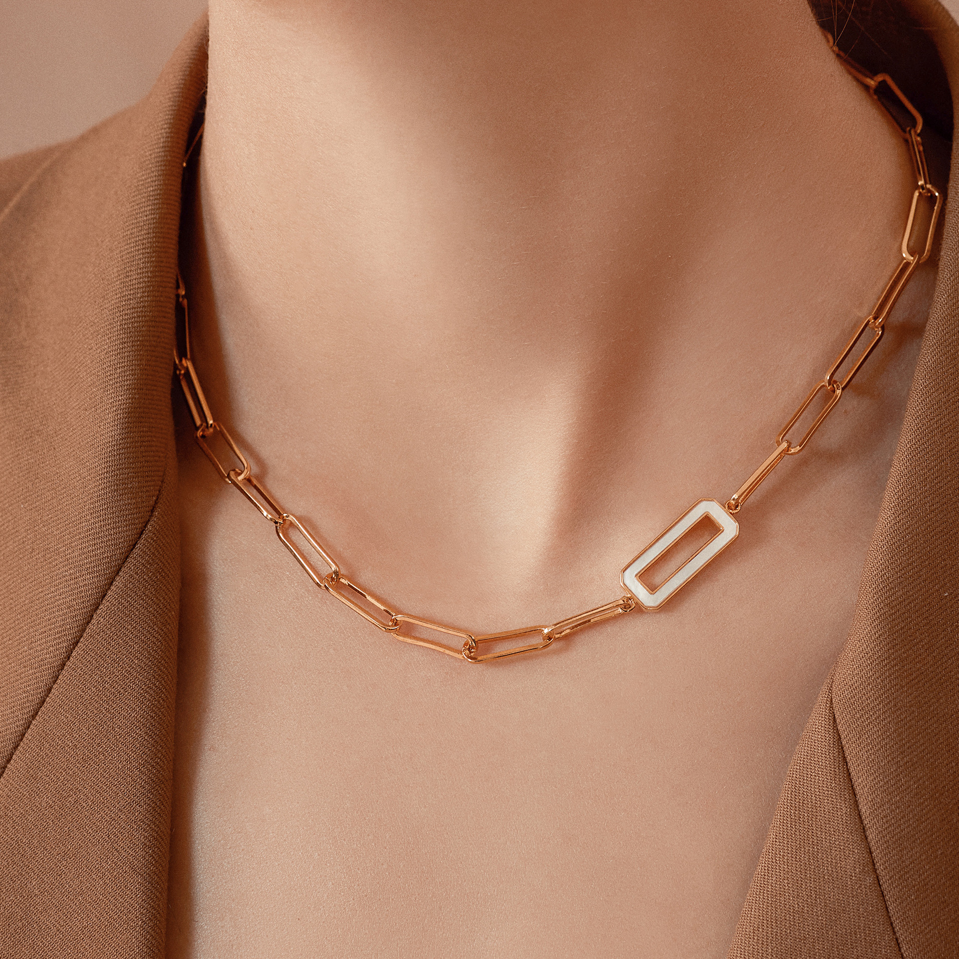 Elegant Women's Retro White Shell Buckle Necklace - High-End Fashion Statement - Image 2