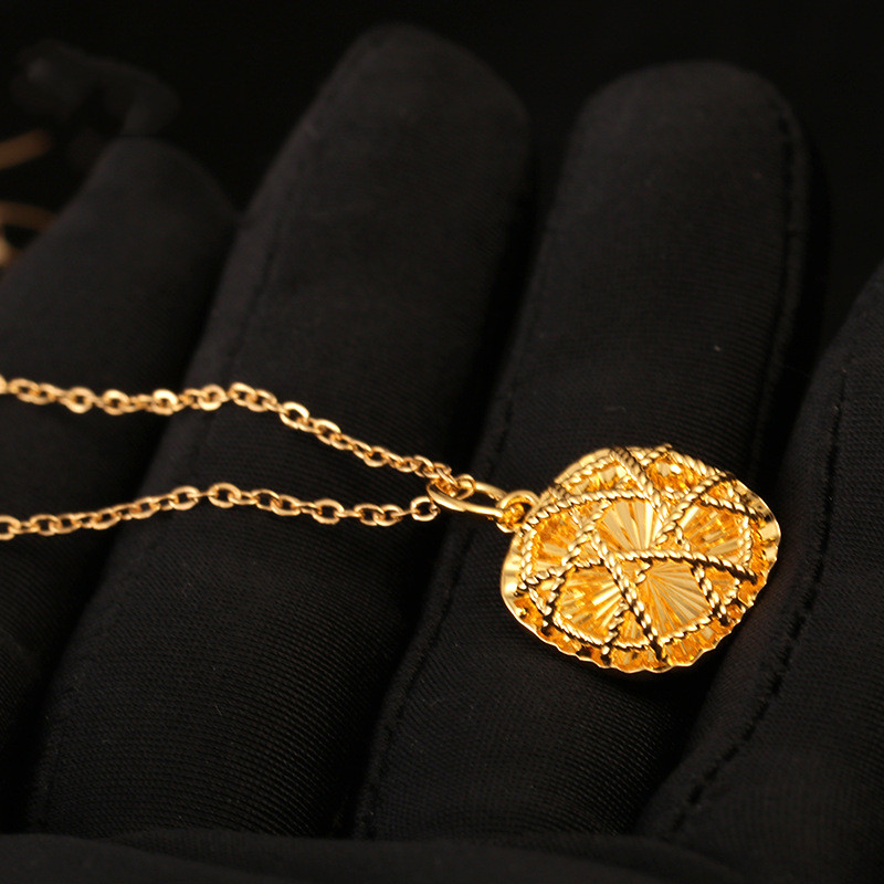 Vintage Mesh Cube Sugar Pendant Necklace - Chic and Stylish Jewelry - Image 2