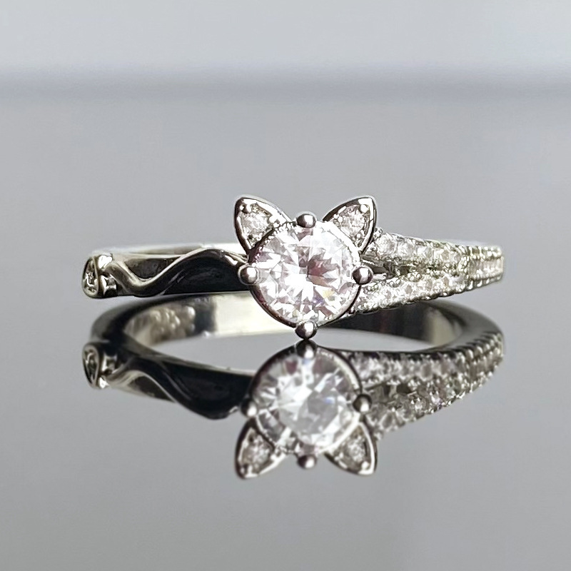 Charming Kitten Female Ring with Artificial Diamonds – Trendy Fashion Accessory - Image 3