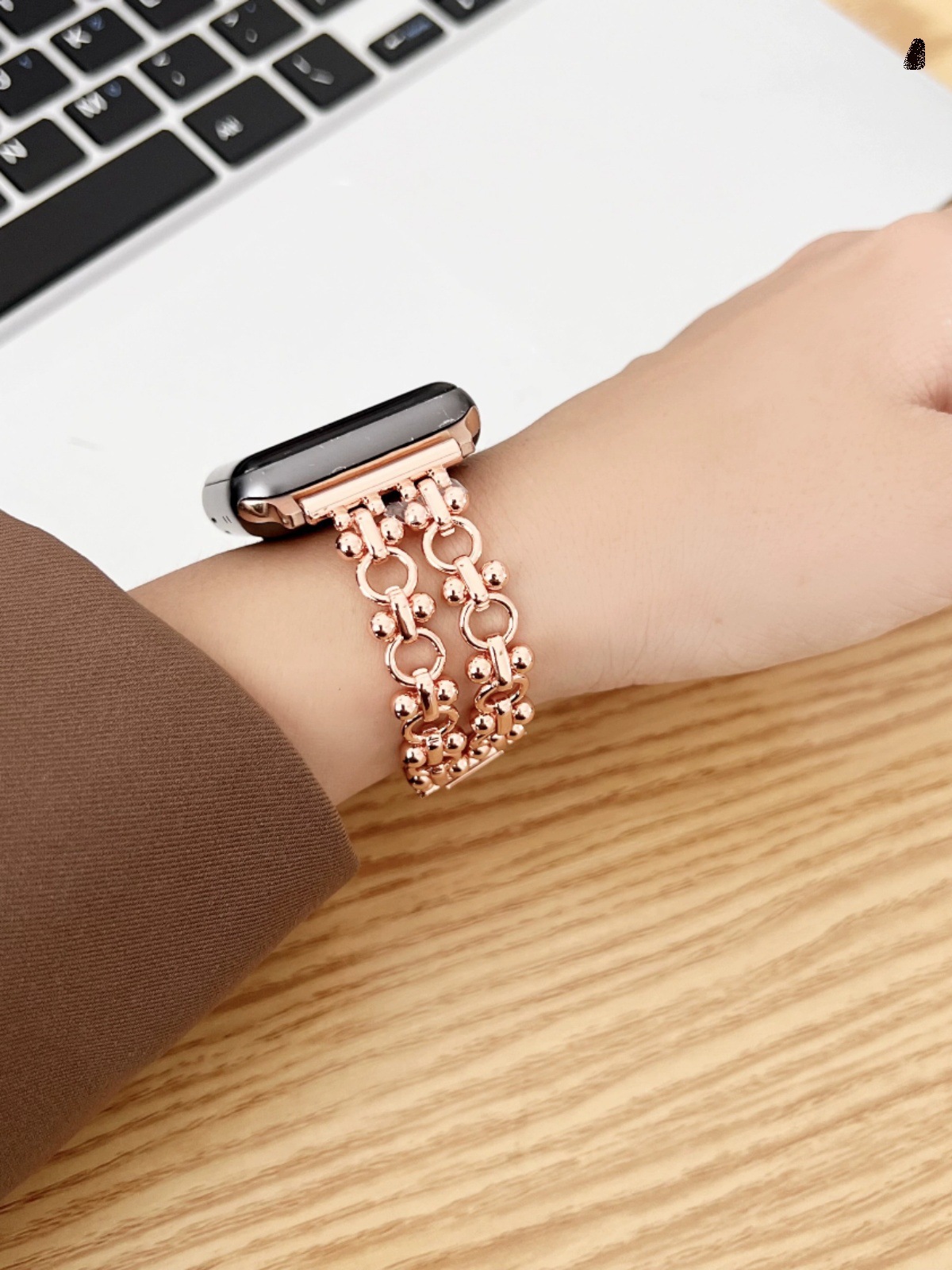 Elegant Chinese Metal Circle Watch with Double Chain Design