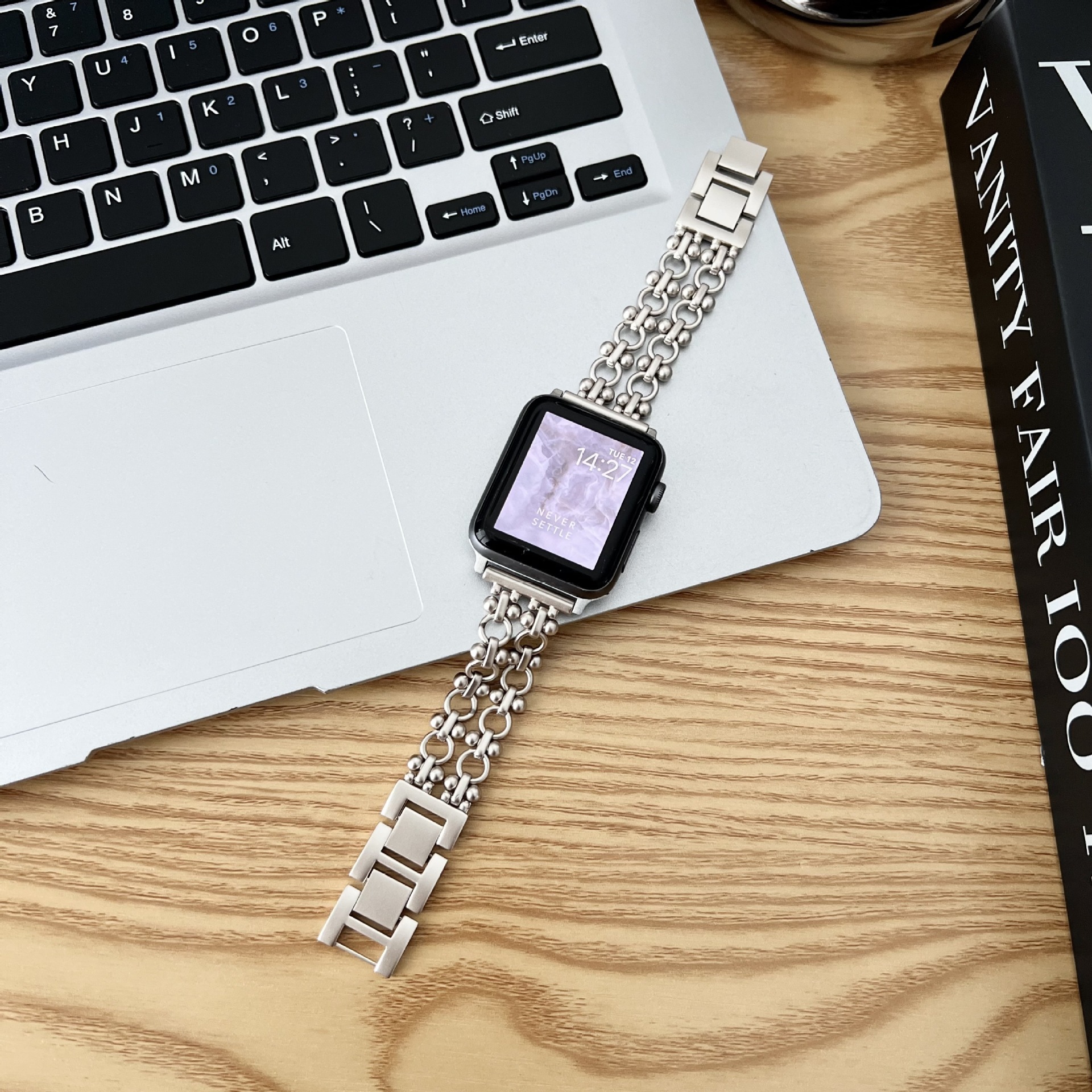 Elegant Chinese Metal Circle Watch with Double Chain Design - Image 4