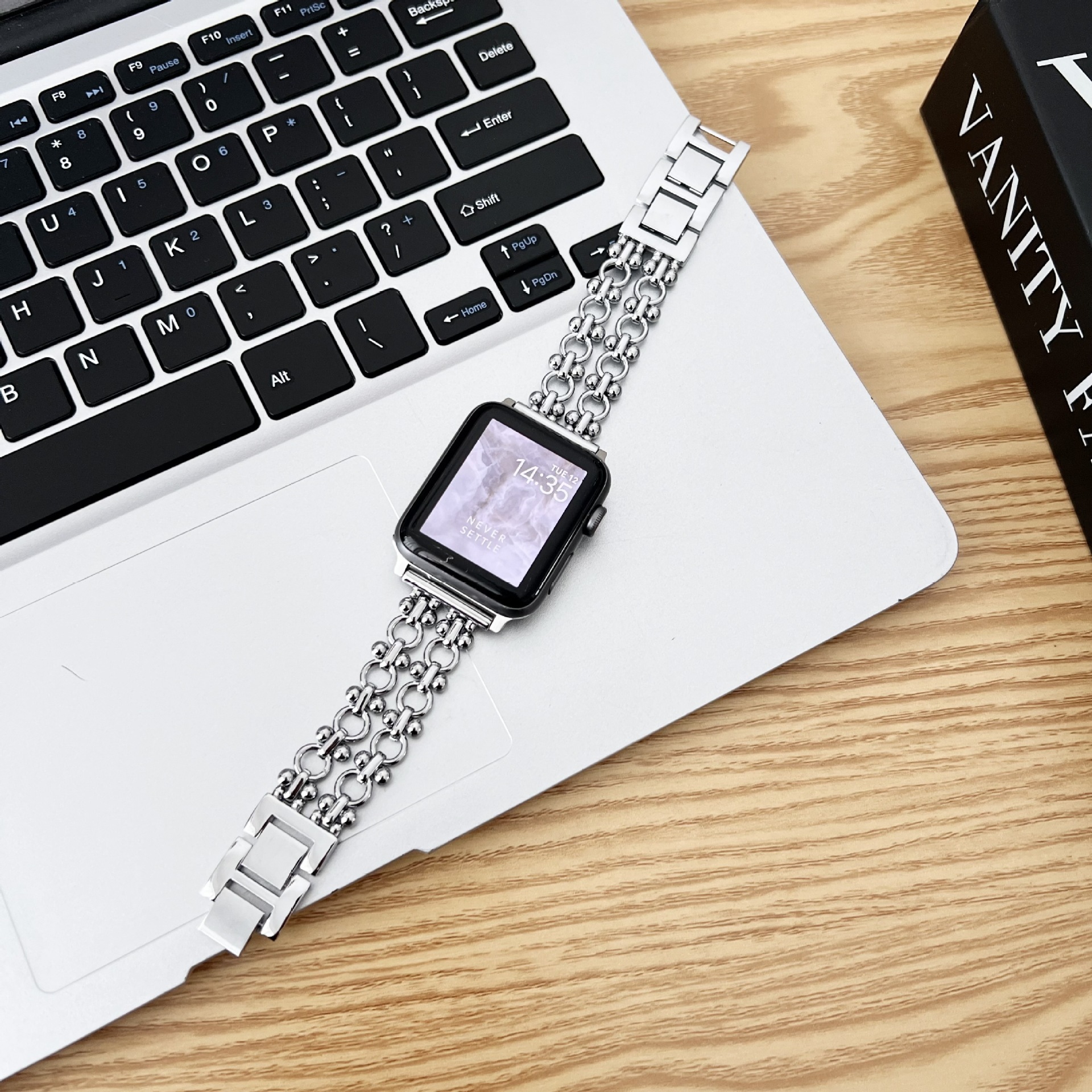 Elegant Chinese Metal Circle Watch with Double Chain Design - Image 10